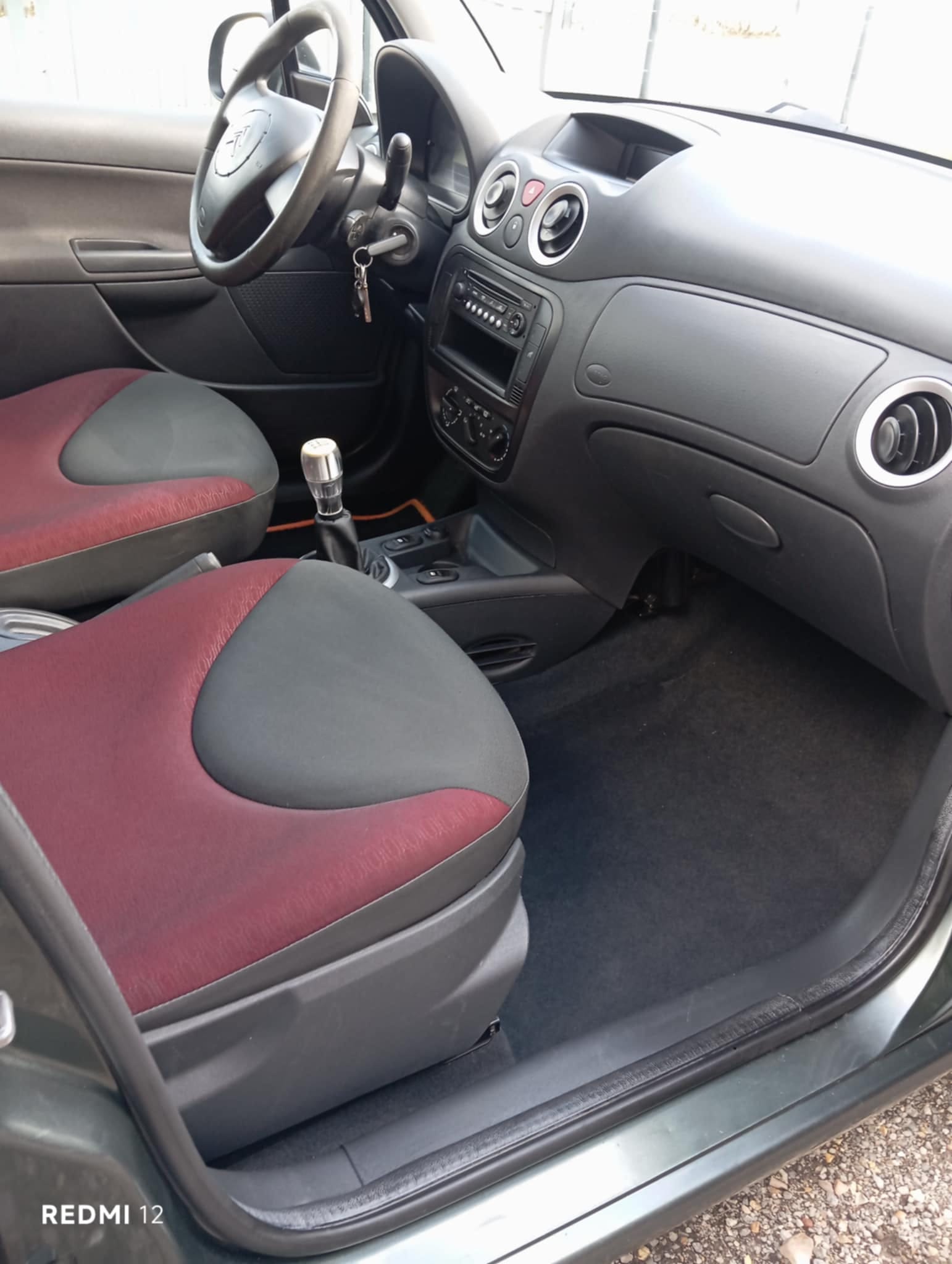 Sièges et moquettes de Citroën C3 après aspiration et injection-extraction