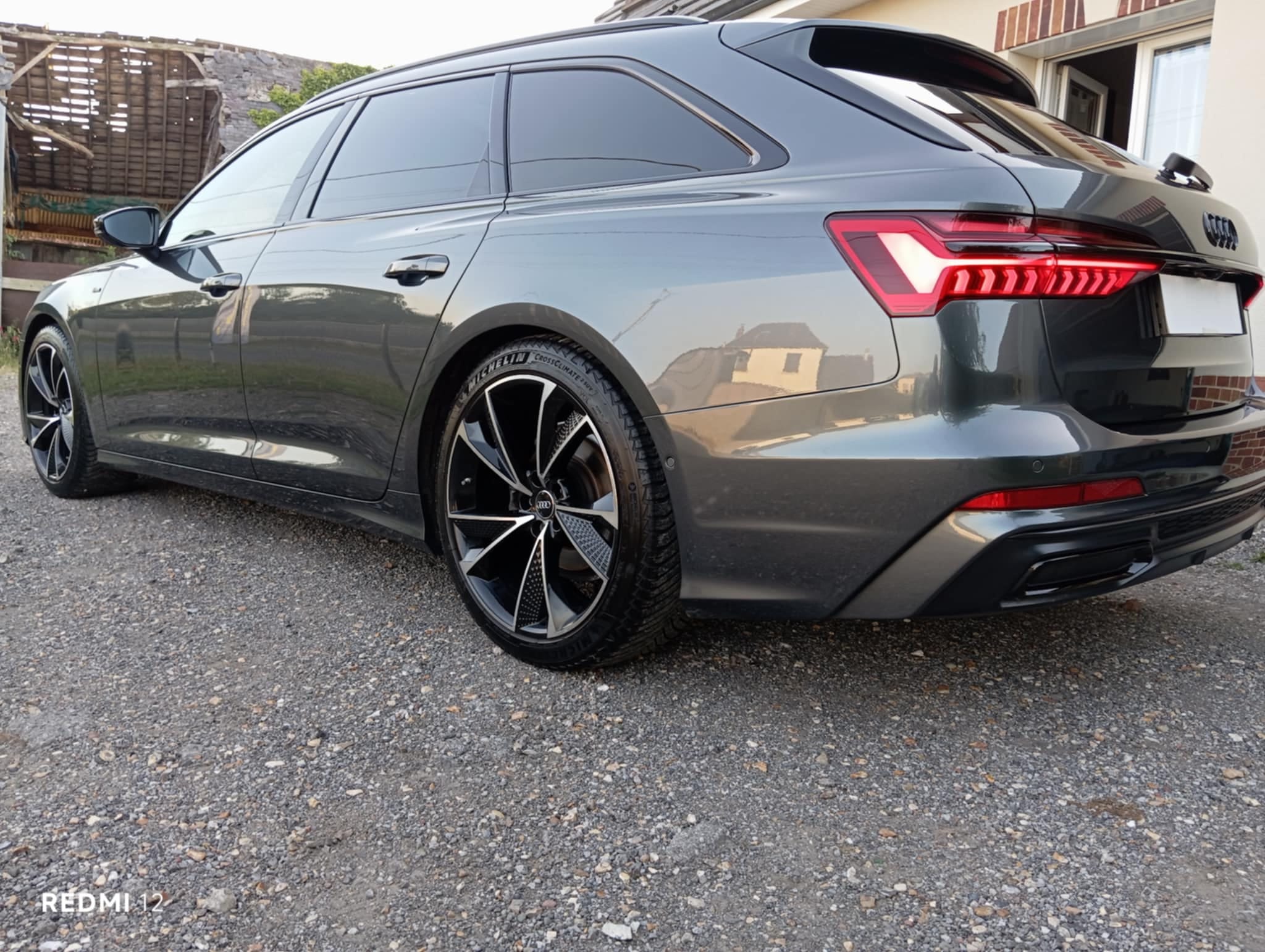 Audi A6 S line grise après polissage, reflets nets sur la carrosserie